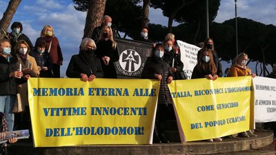Українці в Римі закликали парламент Італії визнати Голодомор геноцидом Українці в Римі закликали парламент Італії визнати Голодомор геноцидом