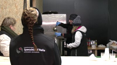 У Рівному відкрили найбільший вуличний пункт обігріву У Рівному відкрили найбільший вуличний пункт обігріву