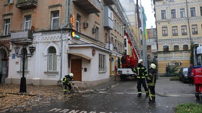 Пожежа у центрі Харкова: евакуювали шістьох мешканців та собаку Пожежа у центрі Харкова: евакуювали шістьох мешканців та собаку