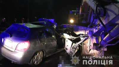 У Житомирі авто врізалось в екскаватор: один пасажир загинув, ще один – в реанімації