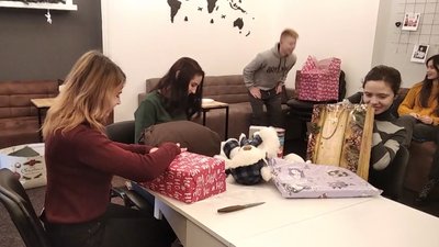 На Житомирщині 59 випускників інтернатів отримали подарунки від волонтерів з усієї України