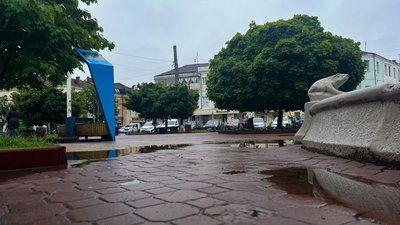 Площа біля ТЦ "Дитячий світ"