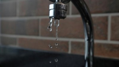 кран з водою
