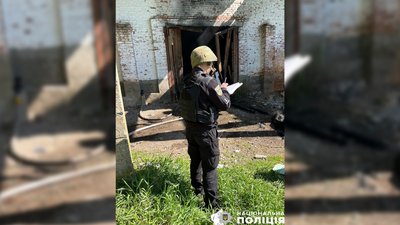 Росіяни безпілотниками поцілили по будівлі зернового складу в одному з сіл на прикордонні Чернігівщини Росіяни безпілотниками поцілили по будівлі зернового складу в одному з сіл на прикордонні Чернігівщини
