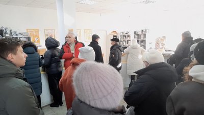 Черги величезні, кореспонденція затримується: хмельничани скаржаться на роботу "Укрпошти" Черги величезні, кореспонденція затримується: хмельничани скаржаться на роботу "Укрпошти"