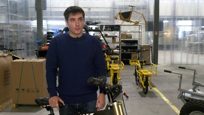 Електробайки та“Багі”: у Чернігові збирають й передають техніку для ЗСУ