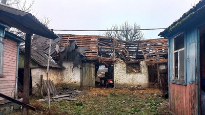 “Перший раз ховалися, а зараз вже звикли”. Сили РФ вчергове обстріляли Кіндратівку на Сумщині “Перший раз ховалися, а зараз вже звикли”. Сили РФ вчергове обстріляли Кіндратівку на Сумщині
