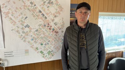 Третій рік відбудови: у Посад-Покровському люди досі живуть у модульних будинках Третій рік відбудови: у Посад-Покровському люди досі живуть у модульних будинках