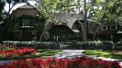Ранчо Майкла Джексона "Neverland" продали мільярдеру за 22 мільйони доларів Ранчо Майкла Джексона "Neverland" продали мільярдеру за 22 мільйони доларів