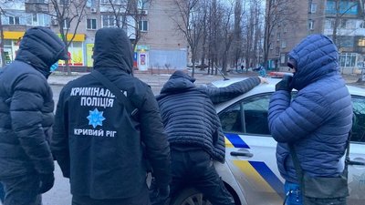 У Кривому Розі поліція затримала підозрюваних у вчиненні серійних крадіжок з офісів