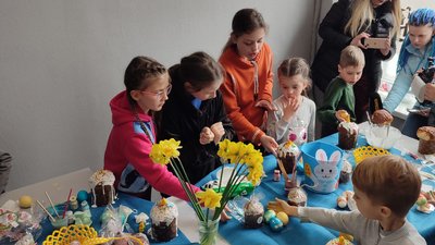 До свята Великодня одеські діти розмальовували писанки та прикрашали паски для військових До свята Великодня одеські діти розмальовували писанки та прикрашали паски для військових