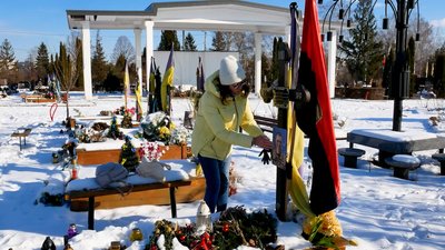 Валерій Краснян — доброволець, «кіборг» та Народний Герой України. Спогади дружини та побратима про Барса Валерій Краснян — доброволець, «кіборг» та Народний Герой України. Спогади дружини та побратима про Барса