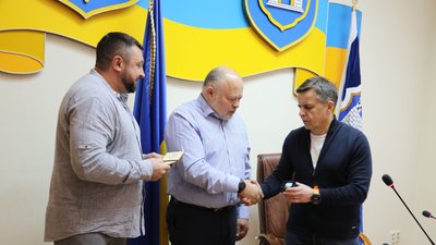 У Житомирі двом захисникам України вручили державні відзнаки У Житомирі двом захисникам України вручили державні відзнаки