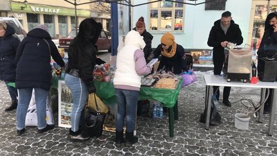 Благодійний ярмарок провели на площі Театральній в Ужгороді Благодійний ярмарок провели на площі Театральній в Ужгороді