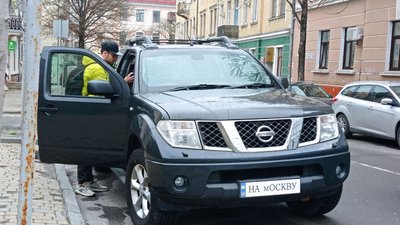 У Тернополі працівники спортивних шкіл придбали для військових позашляховик У Тернополі працівники спортивних шкіл придбали для військових позашляховик