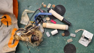 У Чорному морі знайшли дірявиій пліт, на якому намагалися врятуватися моряки з "Москви" У Чорному морі знайшли дірявиій пліт, на якому намагалися врятуватися моряки з "Москви"