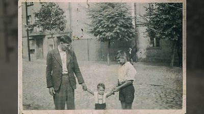 Сергій Горячко з синами, Каліш, 1941 рік Сергій Горячко з синами, Каліш, 1941 рік