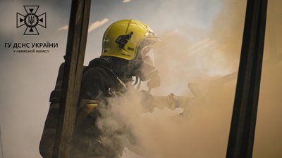 Рятувальник ДСНС