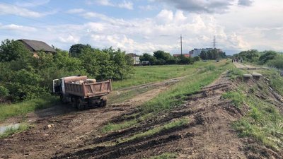 Щоб унеможливити підтоплення села. Біля Франківська укріплюють дамбу
