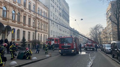 У Києві горить Мінкульт, людей евакуюють У Києві горить Мінкульт, людей евакуюють