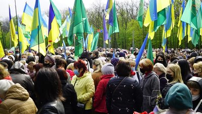 Меморіал Слави у Харкові вранці 9 травня відвідали 6 тисяч людей — поліція Меморіал Слави у Харкові вранці 9 травня відвідали 6 тисяч людей — поліція
