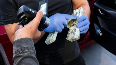 Гроші, вилучені пд час обшуку у підозрюваних