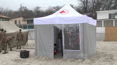 В Одесі на Водохреща близько сотні нацгвардійців скупались у морі В Одесі на Водохреща близько сотні нацгвардійців скупались у морі
