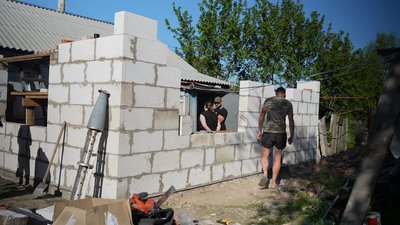 На Сумщині “Добробат” відновлює житло сім'ї захисника На Сумщині “Добробат” відновлює житло сім'ї захисника