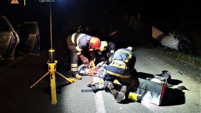 У ДТП на Хмельниччині травмувалися п'ятеро людей. Причини аварії встановлюються