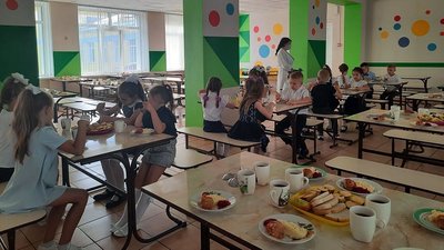 Реформа харчування у школах: як за новими стандартами у Волновасі годують дітей