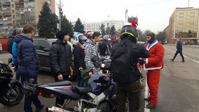 Санти на байках: у Черкасах містом проїхалася святкова мотоколона Санти на байках: у Черкасах містом проїхалася святкова мотоколона