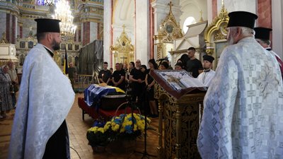 У Луцьку попрощалися із загиблим на Донеччині 33-річним матросом Ігорем Корольчуком У Луцьку попрощалися із загиблим на Донеччині 33-річним матросом Ігорем Корольчуком