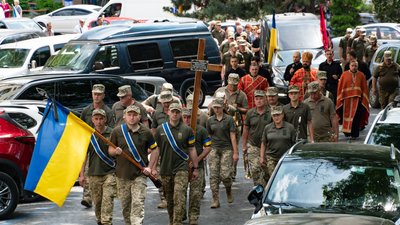 В Ужгороді попрощалися із полеглим на війні сержантом Олександром Грабарем В Ужгороді попрощалися із полеглим на війні сержантом Олександром Грабарем