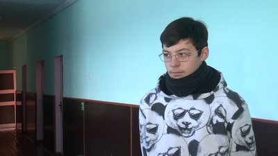 Кричав і вдарив по голові. На Вінниччині директор школи принижував учня на уроці Кричав і вдарив по голові. На Вінниччині директор школи принижував учня на уроці