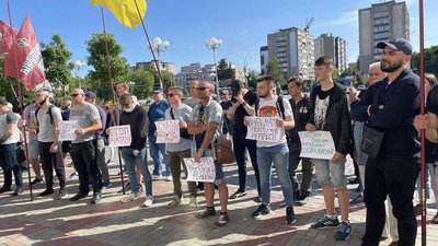 У Черкасах відбулась акція на підтримку іноземних добровольців У Черкасах відбулась акція на підтримку іноземних добровольців