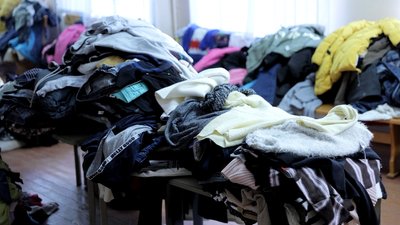 Для переселенців у ліцеї зібрали одяг Для переселенців у ліцеї зібрали одяг