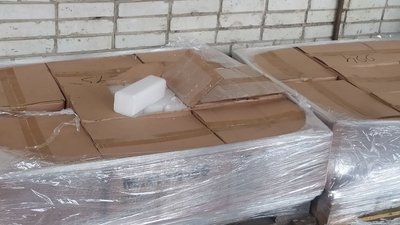 До Сум з Литви благодійники передали 22 тонни парафіну для окопних свічок До Сум з Литви благодійники передали 22 тонни парафіну для окопних свічок