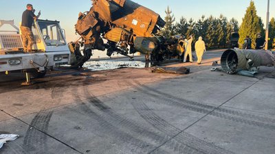 З Київського моря дістали збитий російський гелікоптер