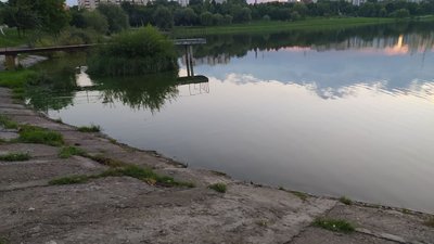 У Хмельницькому в озері втопилася дитина. Двох хлопчиків вдалося врятувати