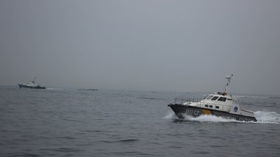 Херсонські прикордонники з гонитвою затримали у Чорному морі браконьєрів Херсонські прикордонники з гонитвою затримали у Чорному морі браконьєрів