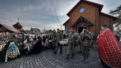 На Закарпатті попрощалися із полеглим на війні Василем Богутом На Закарпатті попрощалися із полеглим на війні Василем Богутом