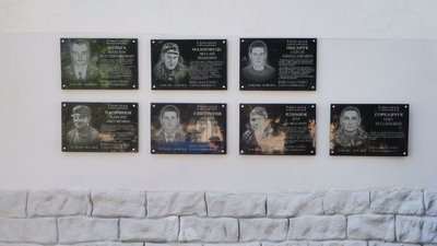 В коледжі у Луцьку відкрили сім меморіальних дошок випускникам, які загинули в АТО/ООС В коледжі у Луцьку відкрили сім меморіальних дошок випускникам, які загинули в АТО/ООС