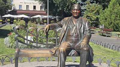 памʼятник Утьосову в Одесі, Утьосова облили фарбою