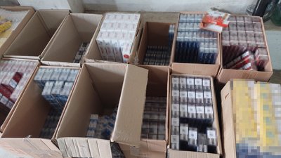 На Одещині поліцейські виявили в чоловіка майже 2 000 літрів підробного алкоголю та контрафактні цигарки На Одещині поліцейські виявили в чоловіка майже 2 000 літрів підробного алкоголю та контрафактні цигарки