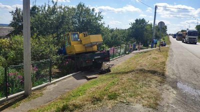 На Рівненщині легковик врізався у автокран: обидва водії загинули На Рівненщині легковик врізався у автокран: обидва водії загинули