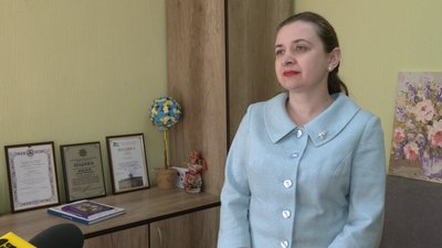 Син воює, а самотужки відновити не може: на Чернігівщині 70-річний чоловік живе у будинку з пошкодженим дахом Син воює, а самотужки відновити не може: на Чернігівщині 70-річний чоловік живе у будинку з пошкодженим дахом