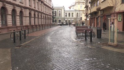 Франківська міська влада боргує виробнику вуличних меблів близько мільйона гривень