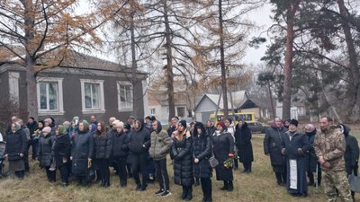 На Хмельниччині відкрили меморіальну дошку українському воїну На Хмельниччині відкрили меморіальну дошку українському воїну
