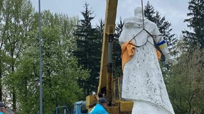 На Львівщині демонтували ще два радянських пам'ятники