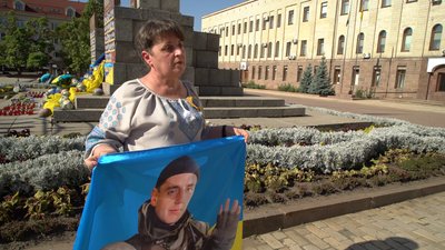 У Кропивницькому вшанували загиблих захисників і захисниць У Кропивницькому вшанували загиблих захисників і захисниць